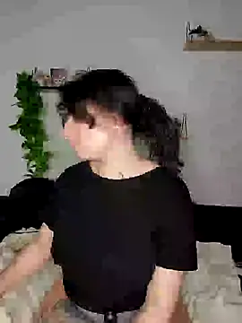 Snapshot of Moxxxie chatting on February 25, 2025, 6:25 am Moxxxie online show from February 25, 2025, 6:25 am