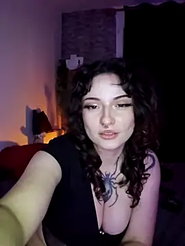 Snapshot of Moxxxie chatting on November 19, 2025, 5:24 pm Moxxxie online show from November 19, 2025, 5:24 pm