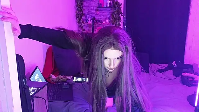 Snapshot of Moxxxie chatting on November 29, 2025, 5:49 pm Moxxxie online show from November 29, 2025, 5:49 pm