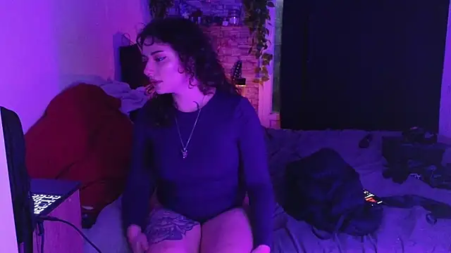 Snapshot of Moxxxie chatting on December 16, 2025, 4:34 pm Moxxxie online show from December 16, 2025, 4:34 pm