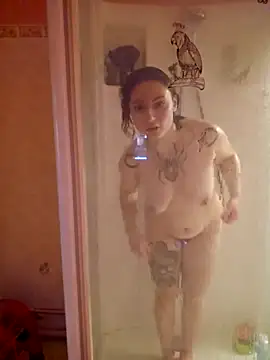 Snapshot of Moxxxie chatting on February 13, 2026, 10:44 am Moxxxie online show from February 13, 2026, 10:44 am