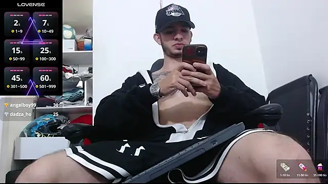 Snapshot of freestyle_blake1 chatting on November 13, 2025, 12:26 pm freestyle blake1 online show from November 13, 2025, 12:26 pm