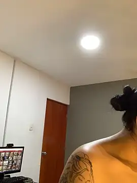 Amandanauty online show from November 5, 2025, 7:14 pm