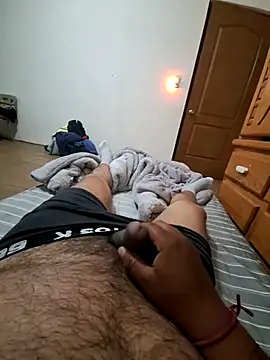 Snapshot of Calamaco07 chatting on October 8, 2025, 5:27 am Calamaco07 online show from October 8, 2025, 5:27 am