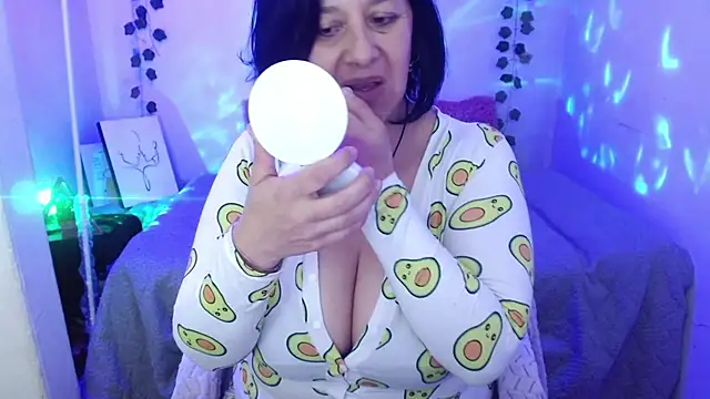 Snapshot of camilalatti chatting on October 18, 2025, 12:24 am camilalatti online show from October 18, 2025, 12:24 am