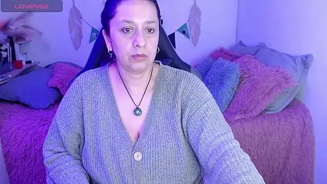 camilalatti online show from June 19, 2026, 12:59 am