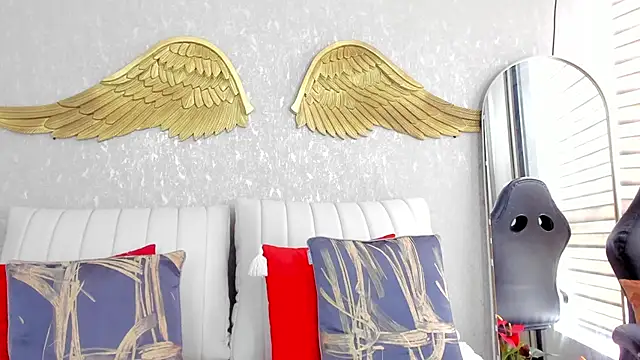 Snapshot of EmmaFerrary chatting on February 20, 2026, 5:46 pm EmmaFerrary online show from February 20, 2026, 5:46 pm