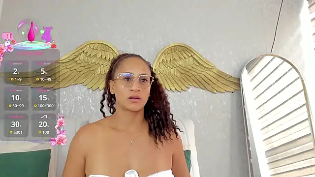 Snapshot of EmmaFerrary chatting on June 26, 2026, 5:39 pm EmmaFerrary online show from June 26, 2026, 5:39 pm