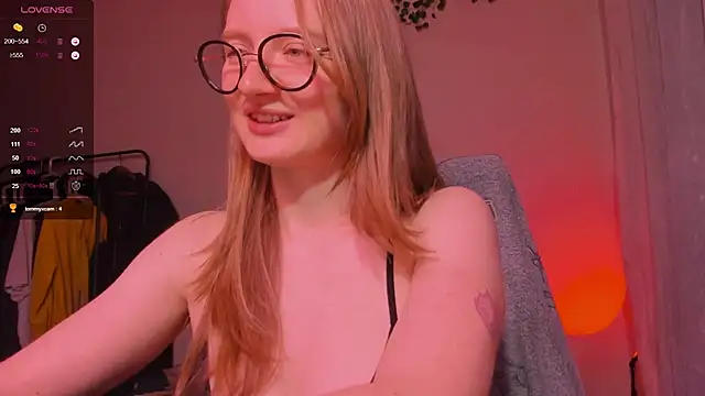 Snapshot of mollytuck chatting on October 24, 2025, 1:51 pm mollytuck online show from October 24, 2025, 1:51 pm