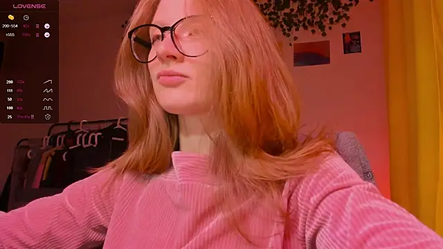 mollytuck online show from December 2, 2025, 3:51 pm