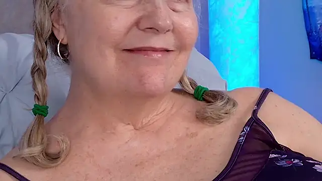 Kaitlyn Winters online show from March 22, 2026, 3:21 am