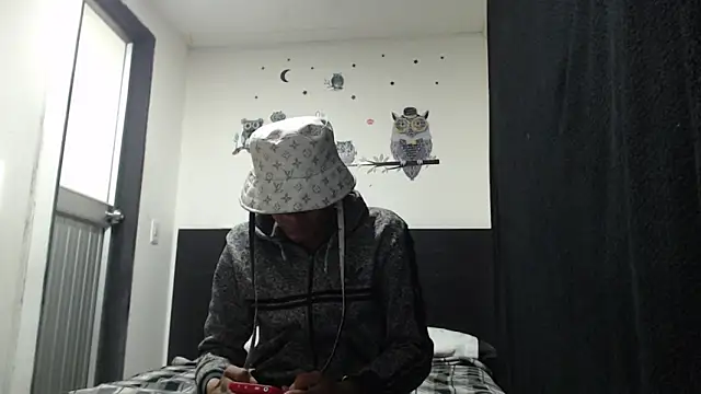 stifen  online show from February 1, 2025, 9:29 pm