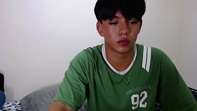 Apolo  lommelli online show from January 10, 2026, 1:07 am