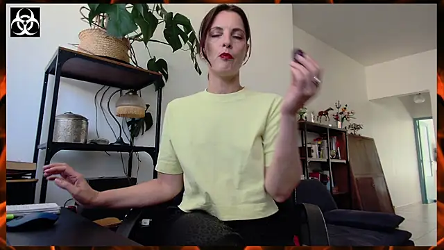 Snapshot of LanaCorona chatting on September 19, 2025, 1:01 pm LanaCorona online show from September 19, 2025, 1:01 pm