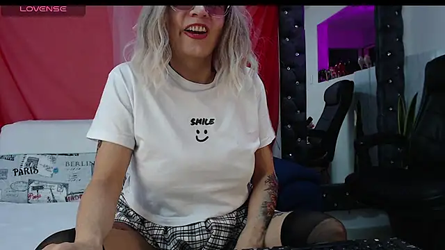 Snapshot of kimberlybirdx chatting on November 11, 2025, 5:35 pm kimberlybirdx online show from November 11, 2025, 5:35 pm