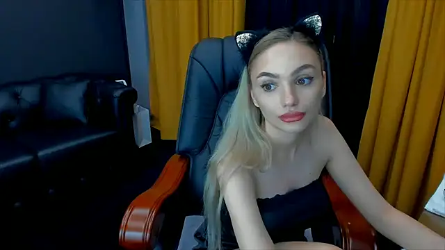 HaleySweet18 online show from July 3, 2026, 10:38 pm