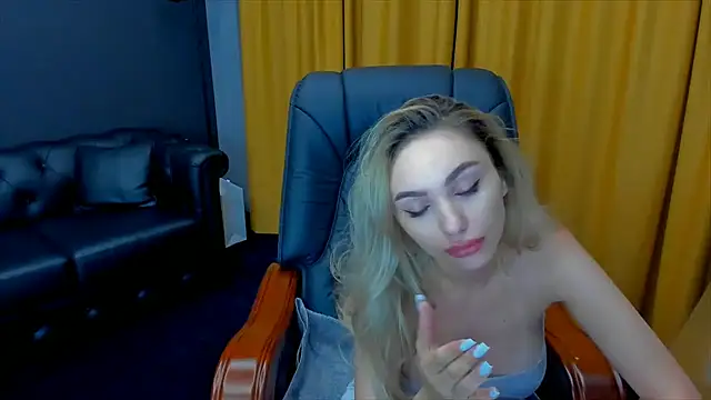 HaleySweet18 online show from July 21, 2026, 11:40 pm