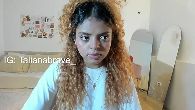 Snapshot of ValienteGirl_ chatting on October 31, 2025, 2:56 am ValienteGirl online show from October 31, 2025, 2:56 am