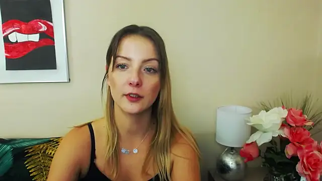 Snapshot of NatalieSexy chatting on December 16, 2024, 1:22 pm NatalieSexy online show from December 16, 2024, 1:22 pm