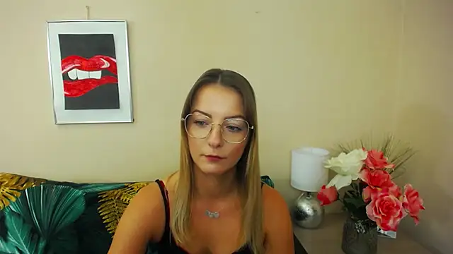 Snapshot of NatalieSexy chatting on December 20, 2024, 12:27 pm NatalieSexy online show from December 20, 2024, 12:27 pm