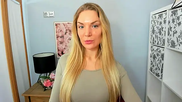 Snapshot of AulloraHoney chatting on February 16, 2025, 6:43 am AulloraHoney online show from February 16, 2025, 6:43 am