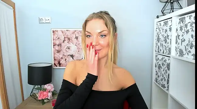 Snapshot of AulloraHoney chatting on February 24, 2025, 7:41 pm AulloraHoney online show from February 24, 2025, 7:41 pm