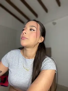 Snapshot of Little_Amber6 chatting on October 4, 2025, 11:36 pm Little Amber6 online show from October 4, 2025, 11:36 pm