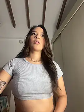 Snapshot of Little_Amber6 chatting on October 24, 2025, 10:06 pm Little Amber6 online show from October 24, 2025, 10:06 pm