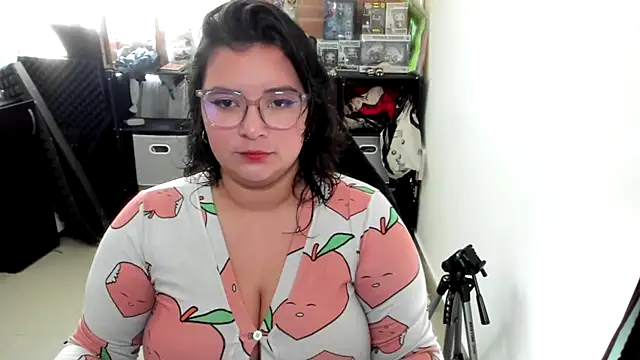 aika-dreams online show from October 27, 2025, 1:37 pm