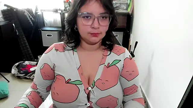 aika-dreams online show from November 18, 2025, 1:04 pm