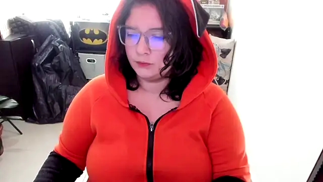 aika-dreams online show from December 19, 2025, 1:07 pm