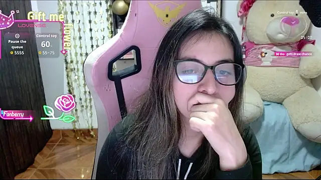 Maggie Fox3 online show from October 3, 2025, 1:35 am