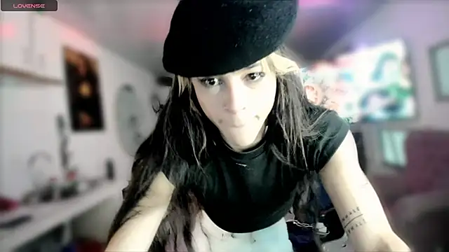 stormytt  online show from February 19, 2025, 9:28 am