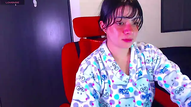 Snapshot of Vannessa__Shy chatting on October 13, 2025, 10:54 pm Vannessa Shy online show from October 13, 2025, 10:54 pm