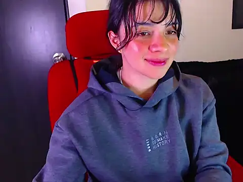 Snapshot of Vannessa__Shy chatting on October 19, 2025, 12:33 am Vannessa Shy online show from October 19, 2025, 12:33 am