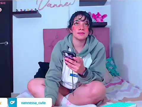 Snapshot of Vannessa__Shy chatting on October 28, 2025, 1:20 am Vannessa Shy online show from October 28, 2025, 1:20 am