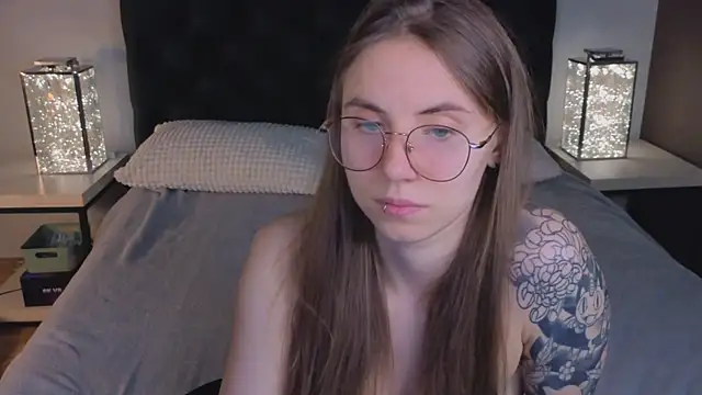  AnnaStark  online show from September 18, 2025, 8:22 pm