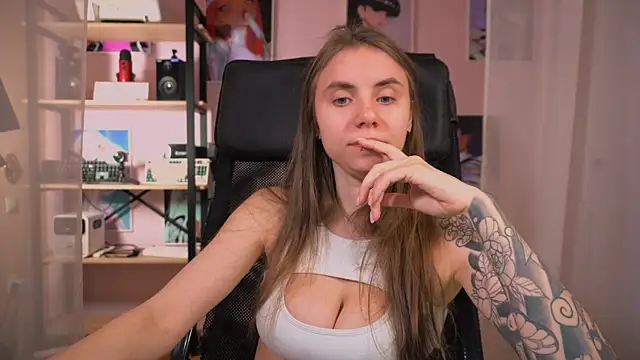  AnnaStark  online show from October 18, 2025, 7:47 pm