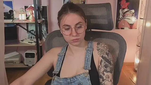  AnnaStark  online show from July 14, 2026, 5:01 am