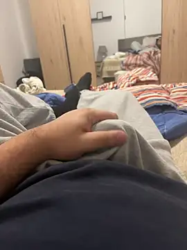 alex21017 online show from February 5, 2025, 10:55 pm