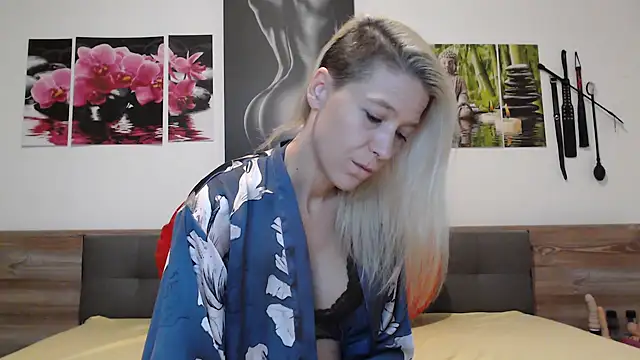 Naschkatze01 online show from October 28, 2025, 7:34 am