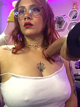 Luna Paris  online show from March 9, 2025, 12:53 am