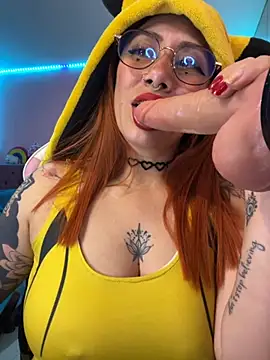 Luna Paris  online show from October 8, 2025, 10:07 pm