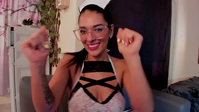 annyluna1 online show from May 6, 2026, 5:40 pm