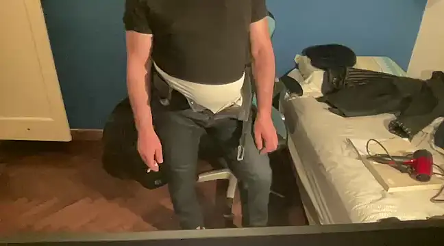 Snapshot of Fabrissi chatting on December 12, 2024, 1:10 am Fabrissi online show from December 12, 2024, 1:10 am