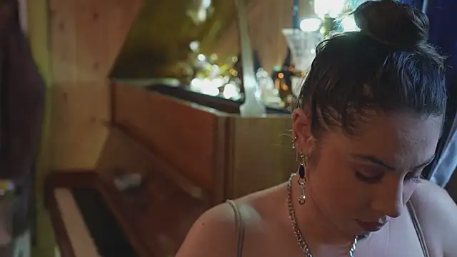 VanessaDoyle online show from October 27, 2025, 8:18 am