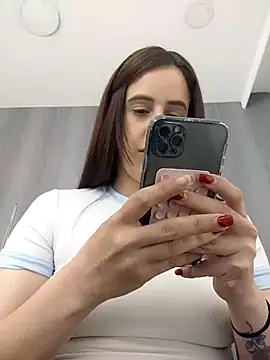 Amira Milker online show from September 12, 2025, 1:11 pm