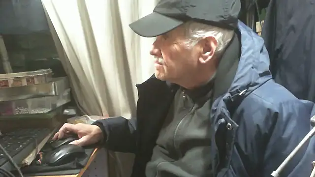 Snapshot of nonnomaturobisex chatting on December 1, 2025, 7:57 am nonnomaturobisex online show from December 1, 2025, 7:57 am