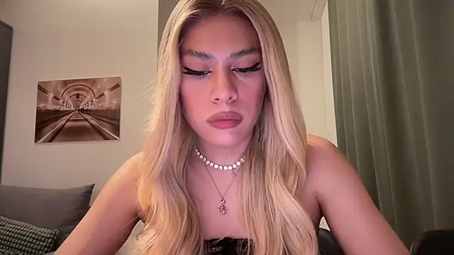 saray doll online show from March 5, 2026, 10:17 pm