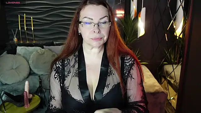 MrsIngrid online show from October 7, 2025, 7:49 am